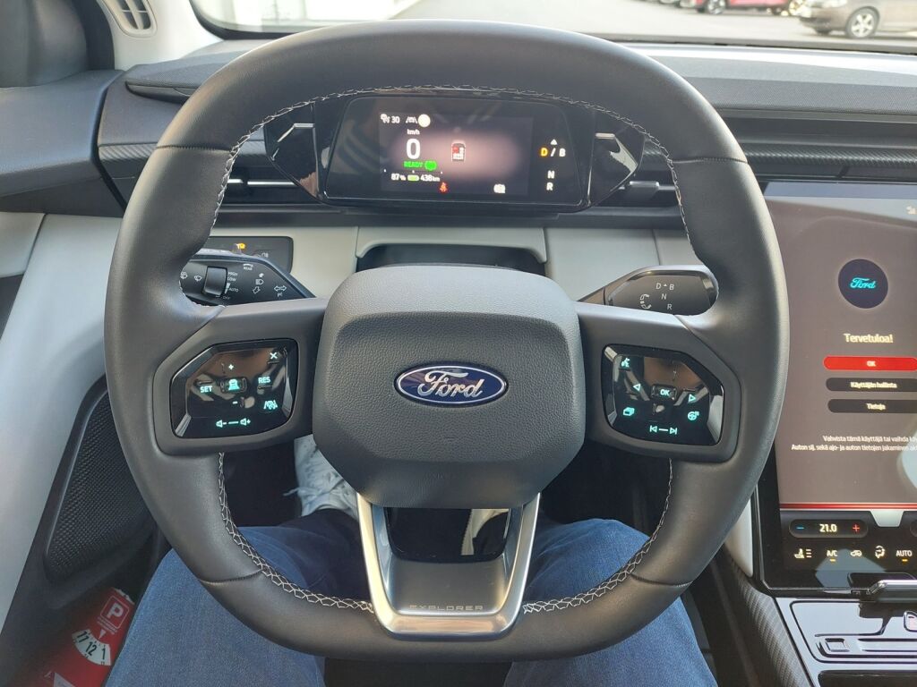 Ford Explorer 2024 Punainen