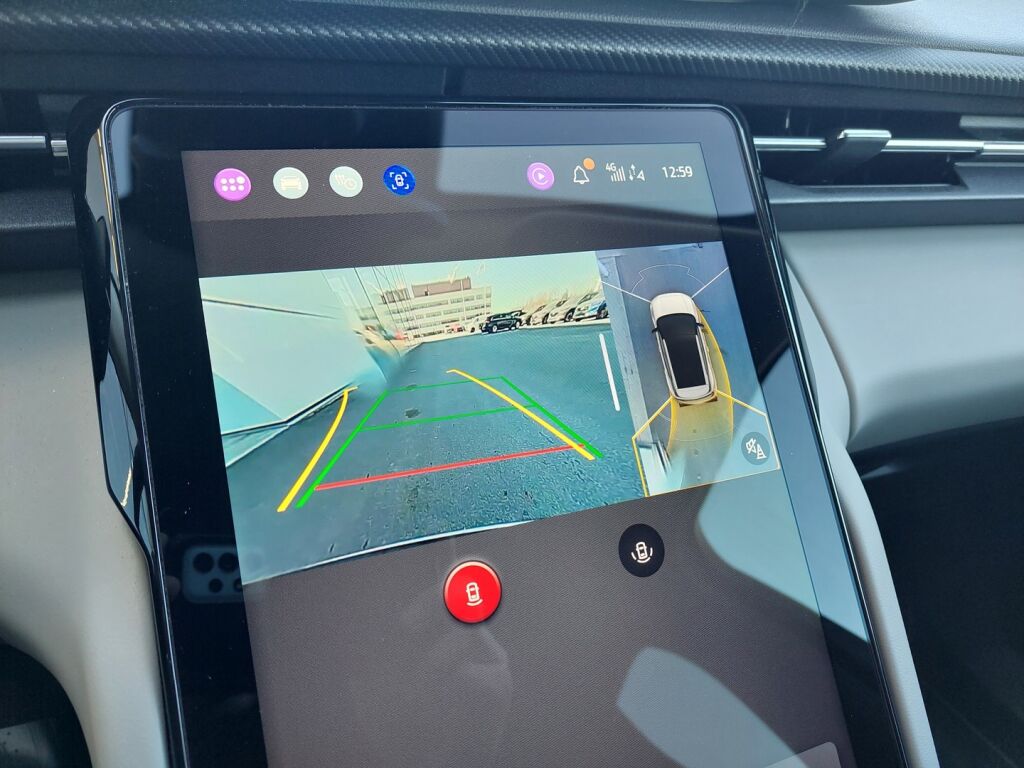 Ford Explorer 2024 Punainen