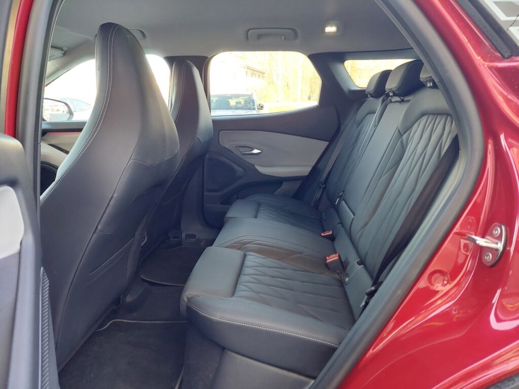 Ford Explorer 2024 Punainen