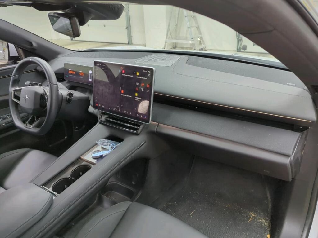 Polestar 4 2025 Harmaa