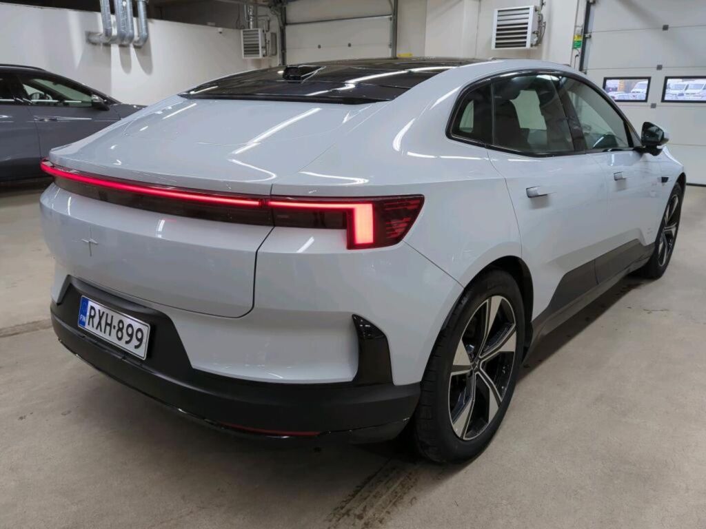 Polestar 4 2025 Harmaa