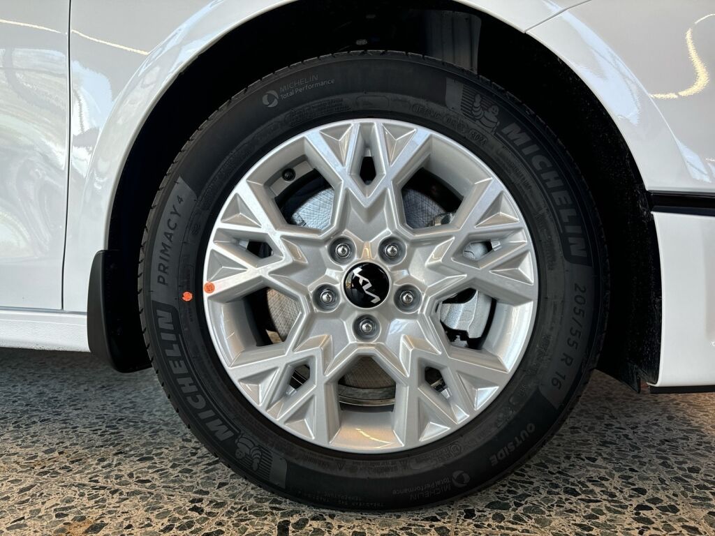 Kia Ceed 2025 Valkoinen