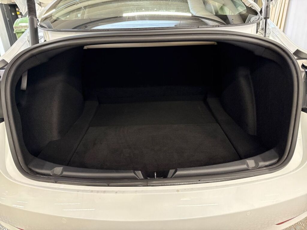 Tesla Model 3 2022 Valkoinen