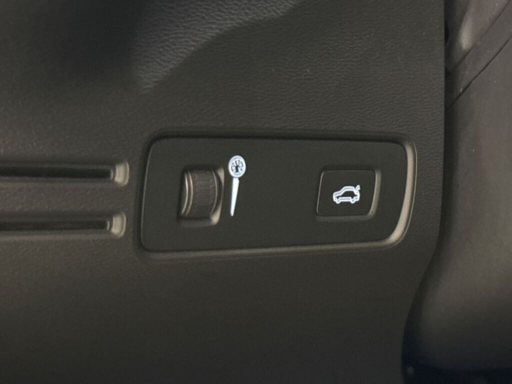 Volvo XC40 2022 Valkoinen