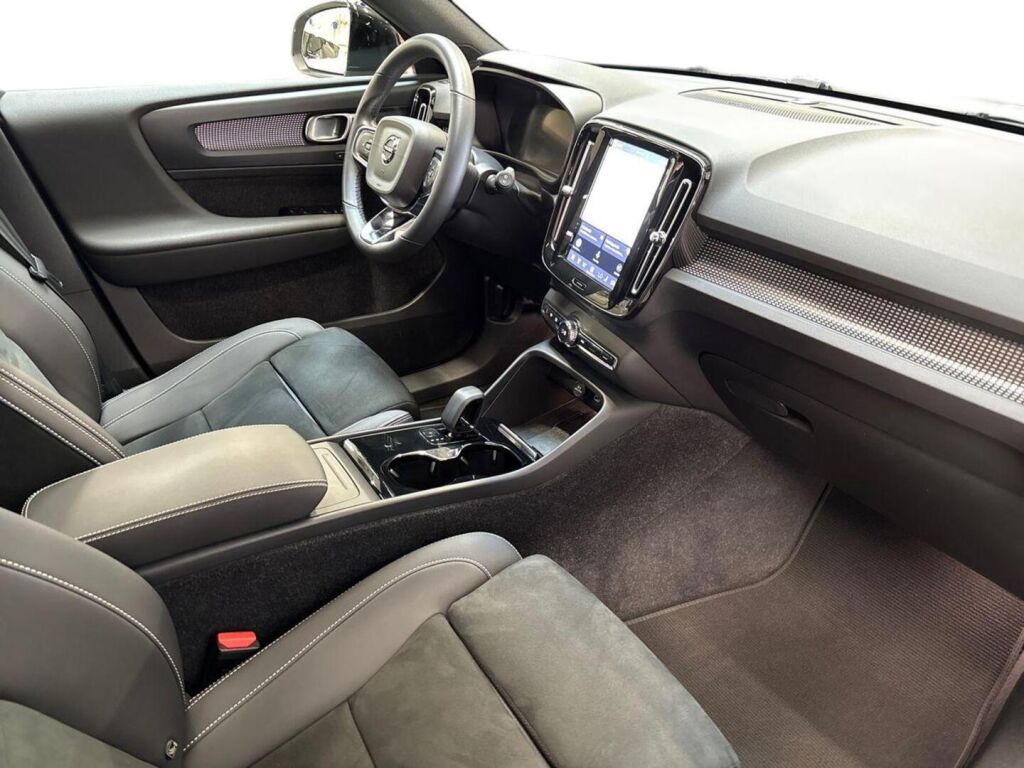 Volvo XC40 2022 Valkoinen