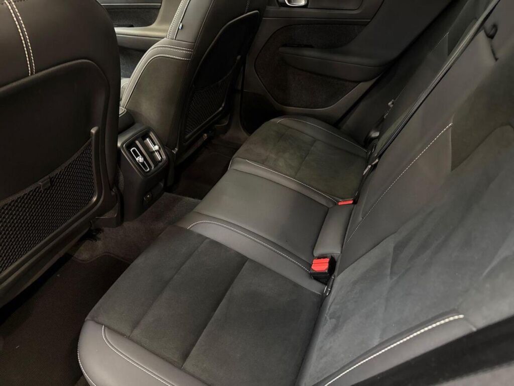 Volvo XC40 2022 Valkoinen