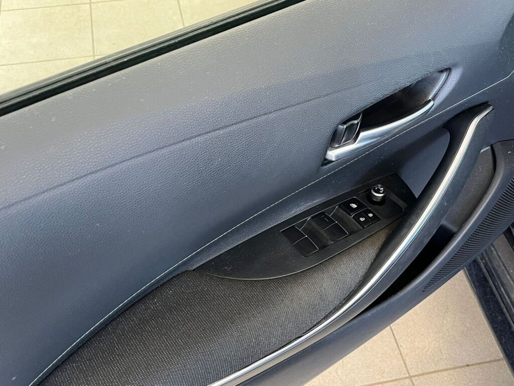 Toyota Corolla 2023 Sininen
