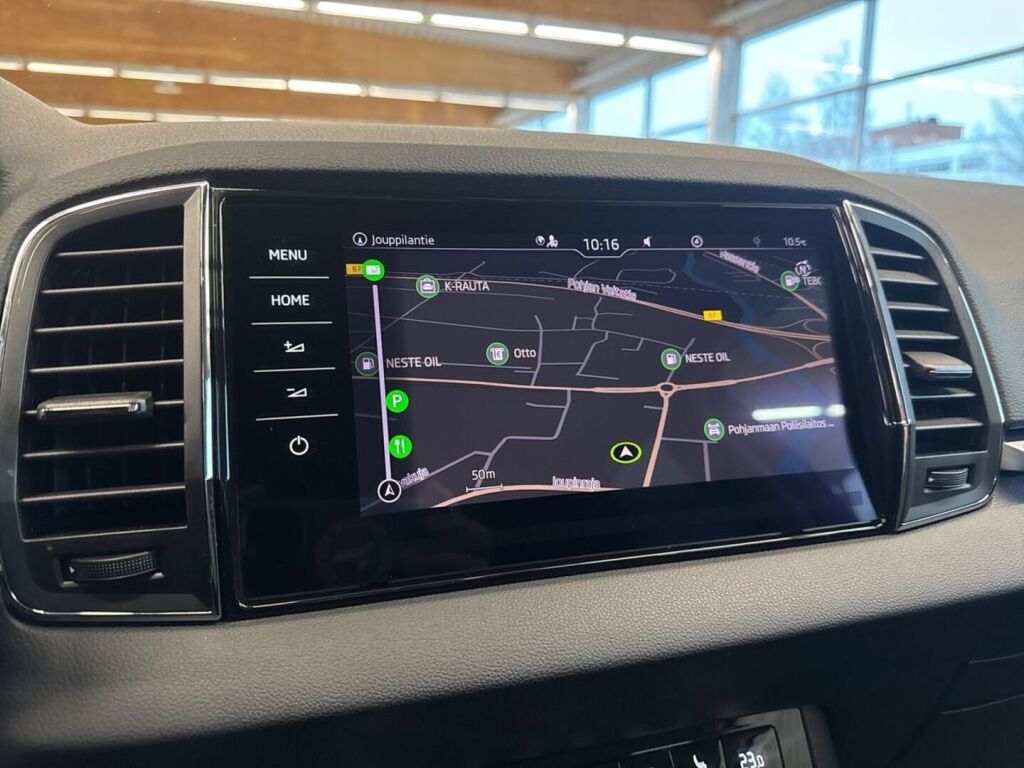 Skoda Karoq 2021 Punainen