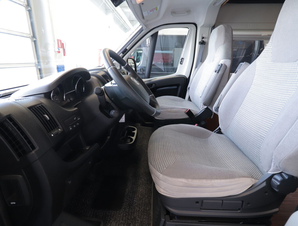 Pössl ROADCRUISER R 640 2020 Harmaa