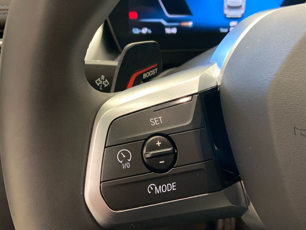 BMW iX1 2024 Valkoinen