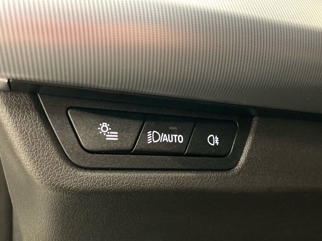 BMW iX1 2024 Valkoinen