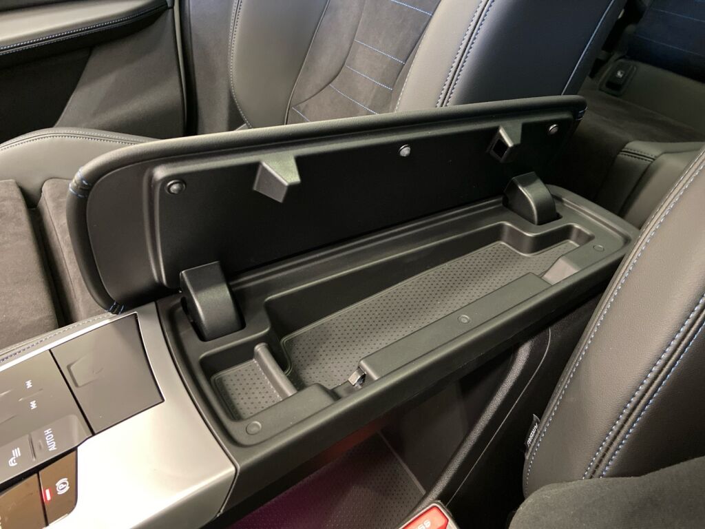 BMW iX1 2024 Valkoinen