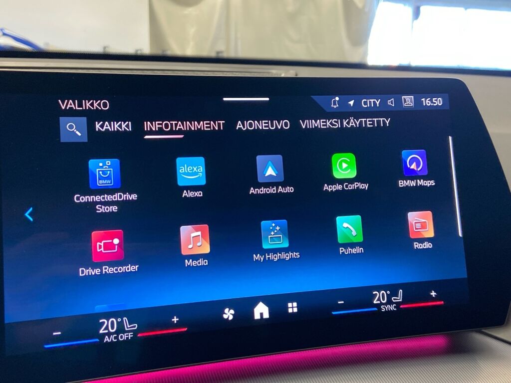 BMW iX1 2024 Valkoinen