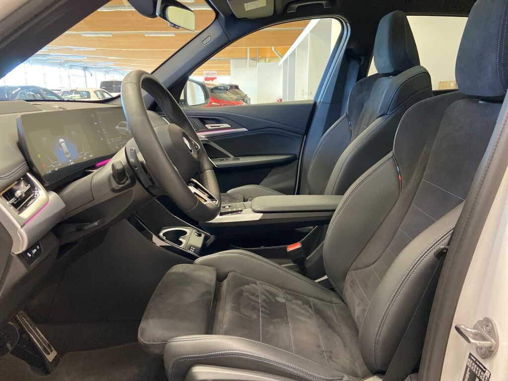 BMW iX1 2024 Valkoinen