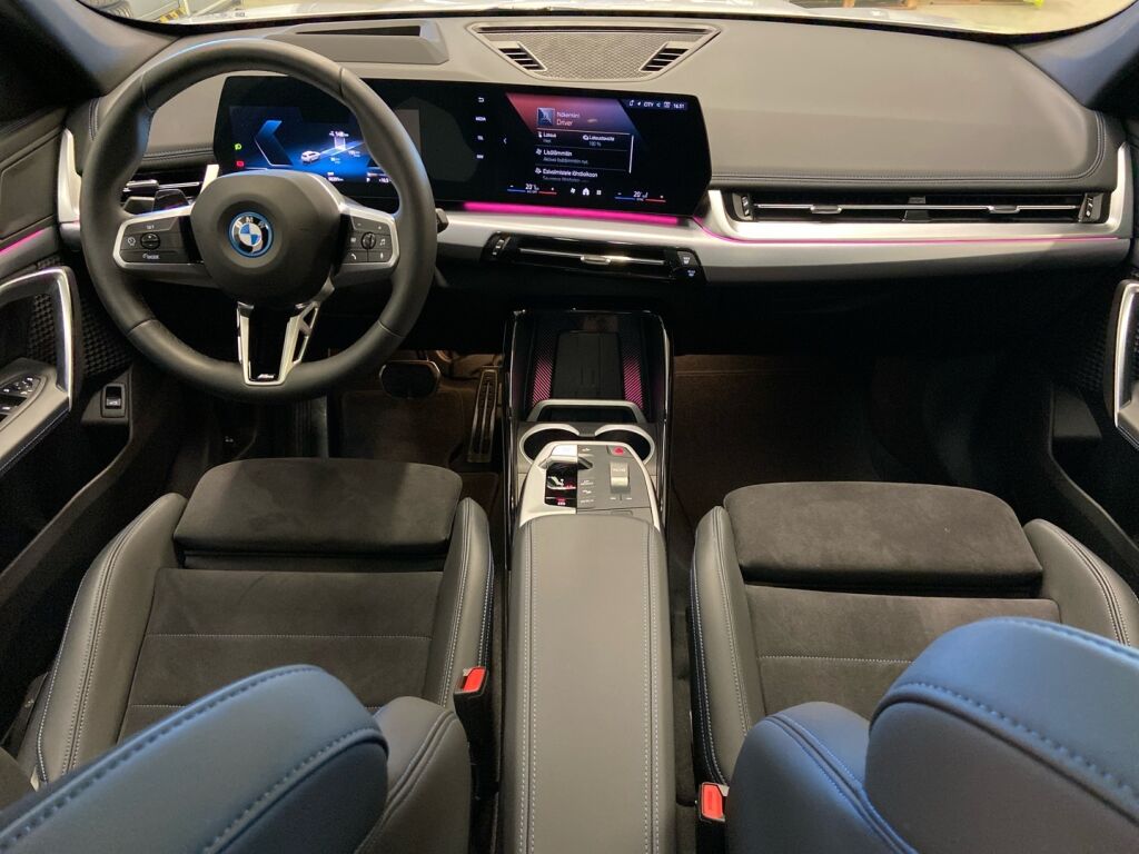 BMW iX1 2024 Valkoinen