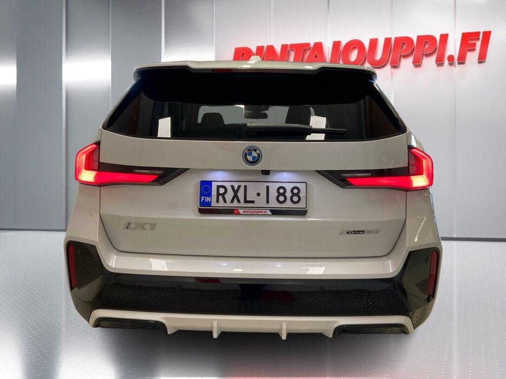 BMW iX1 2024 Valkoinen