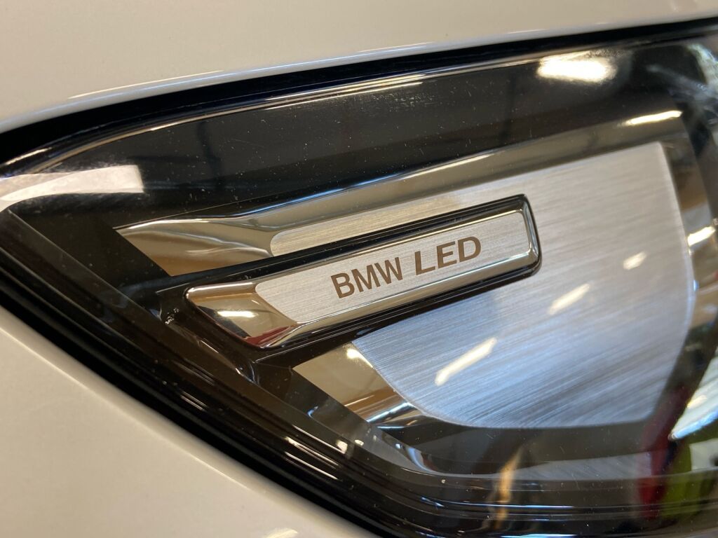 BMW iX1 2024 Valkoinen