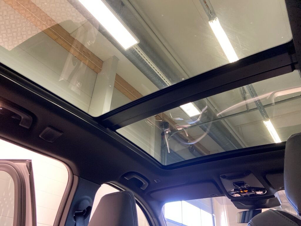 BMW iX1 2024 Valkoinen