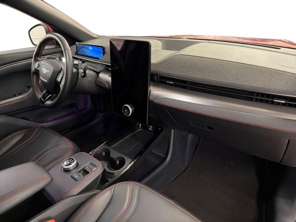 Ford Mustang Mach-E 2021 Punainen