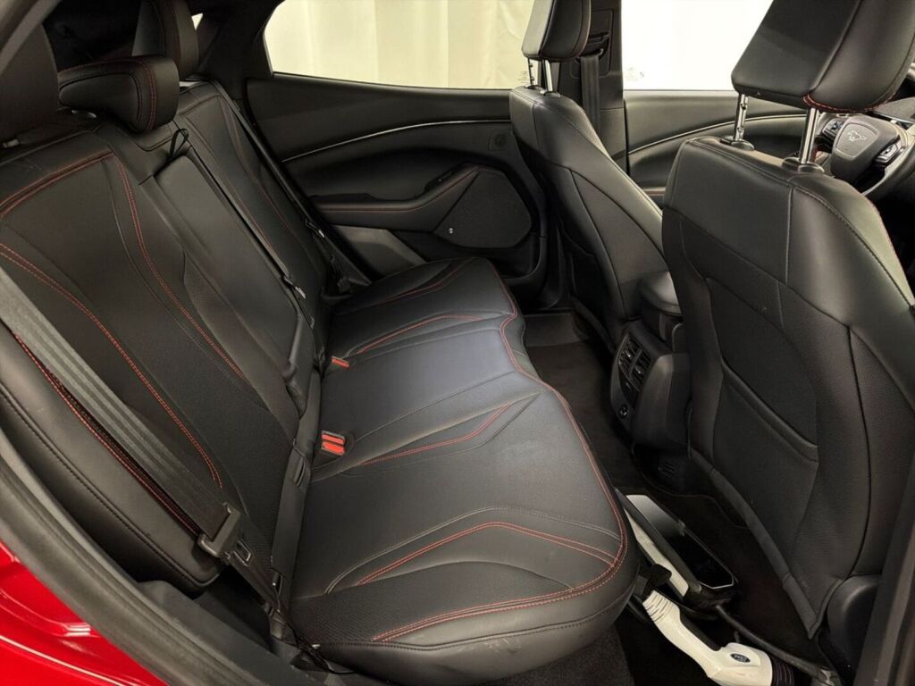 Ford Mustang Mach-E 2021 Punainen