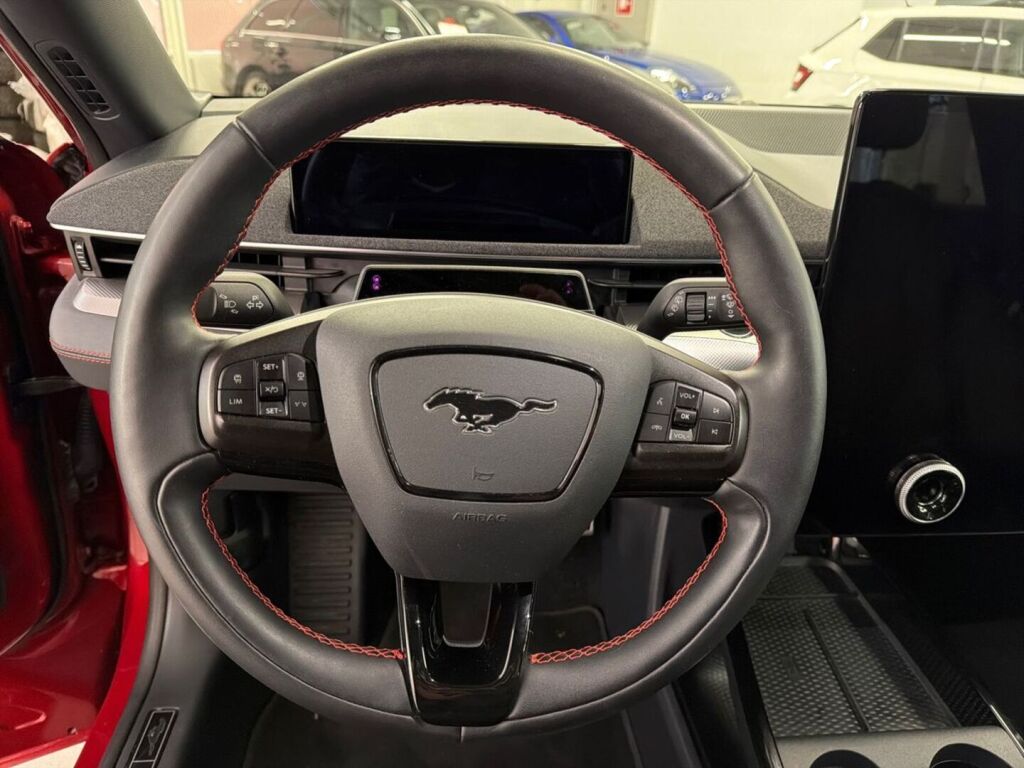 Ford Mustang Mach-E 2021 Punainen
