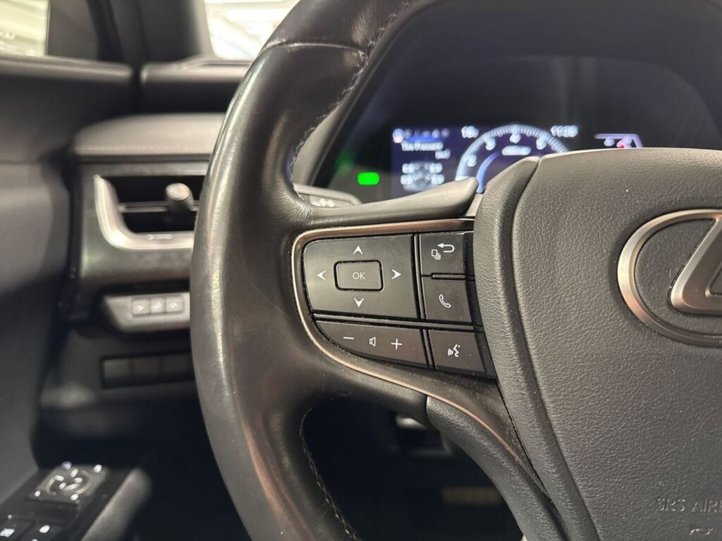 Lexus UX 2020 Harmaa