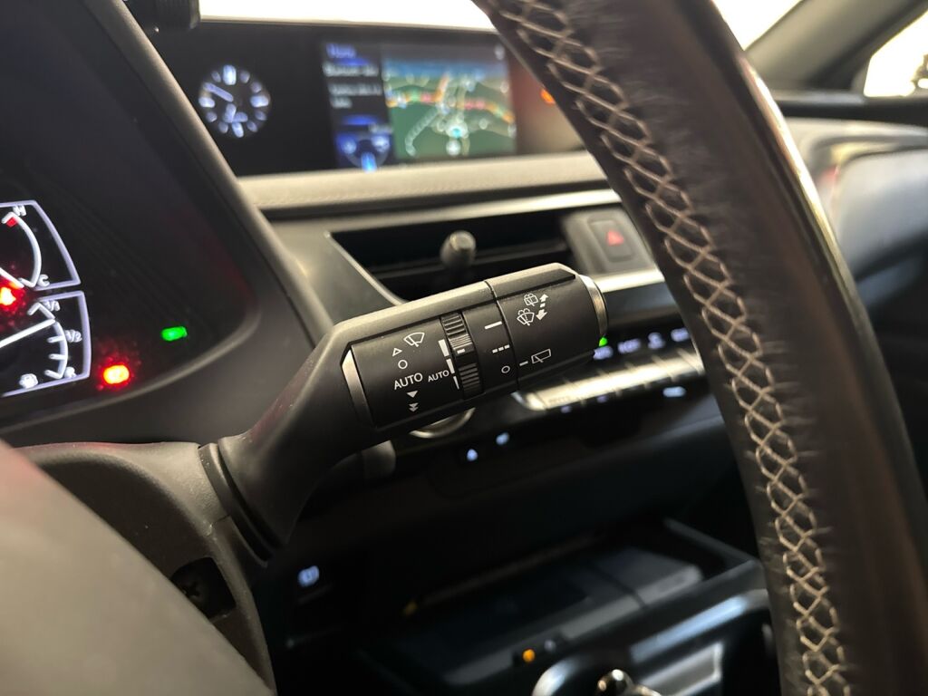 Lexus UX 2020 Harmaa