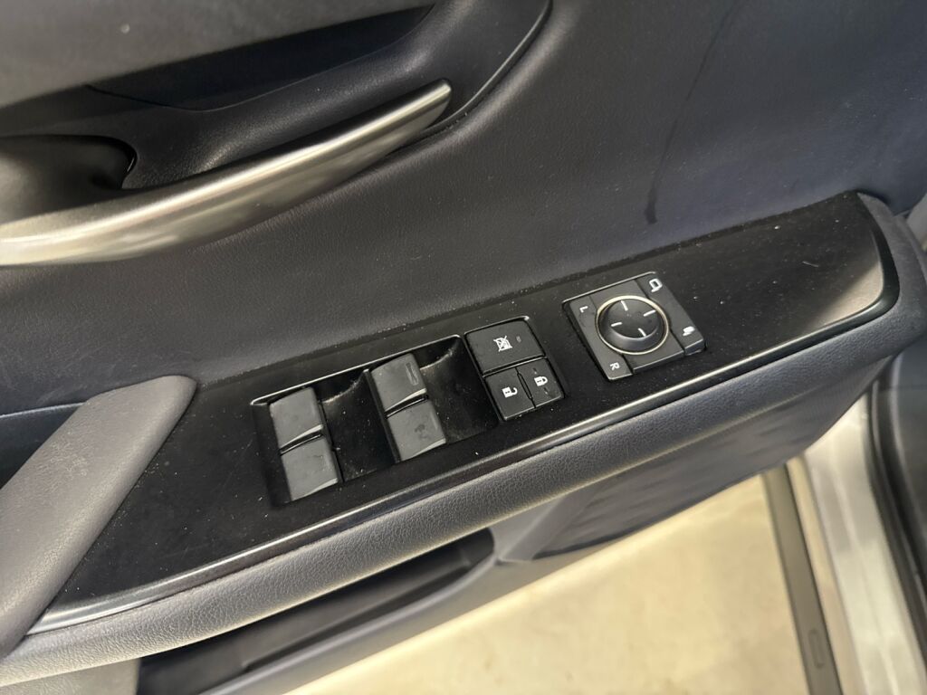 Lexus UX 2020 Harmaa