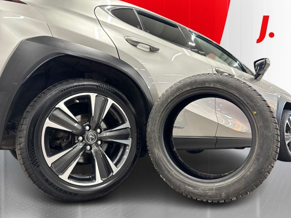 Lexus UX 2020 Harmaa