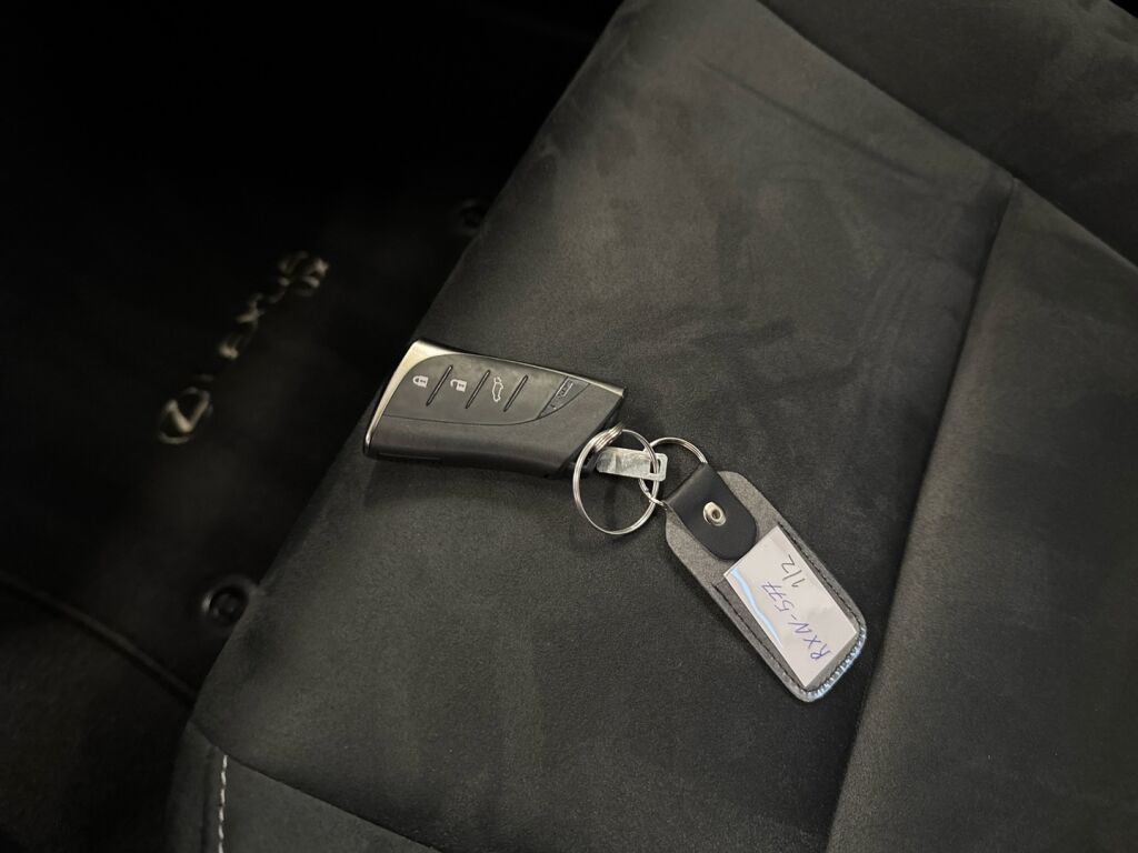 Lexus UX 2020 Harmaa