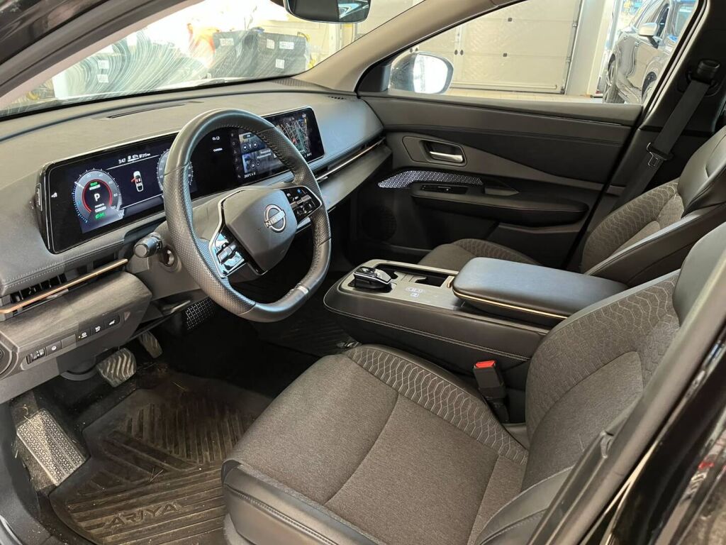 Nissan Ariya 2023 Musta