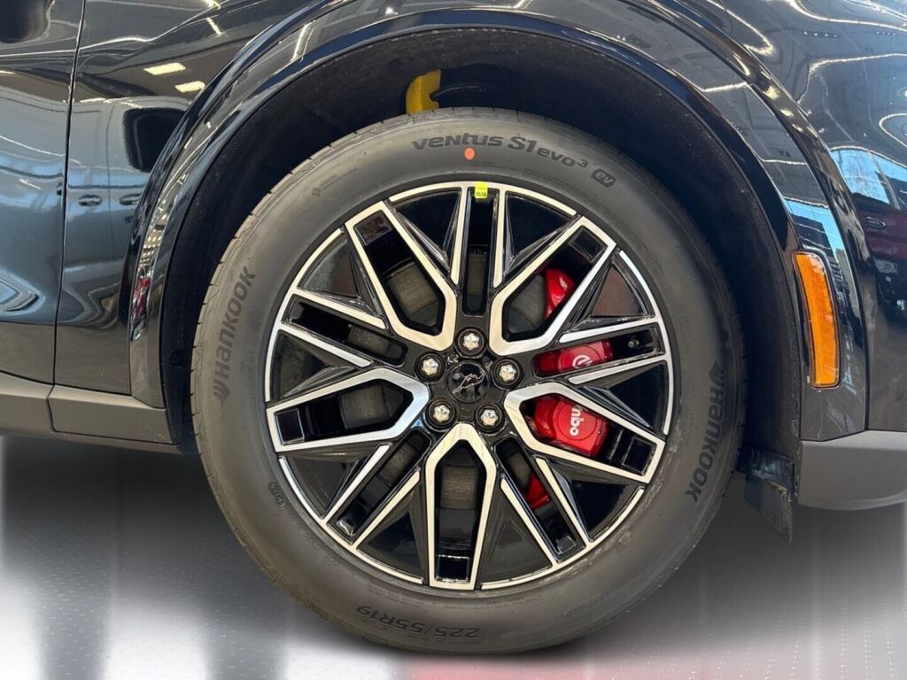 Ford Mustang Mach-E 2026 Absolute Black