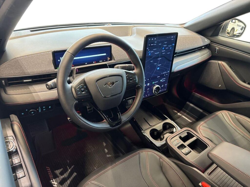 Ford Mustang Mach-E 2026 Star White