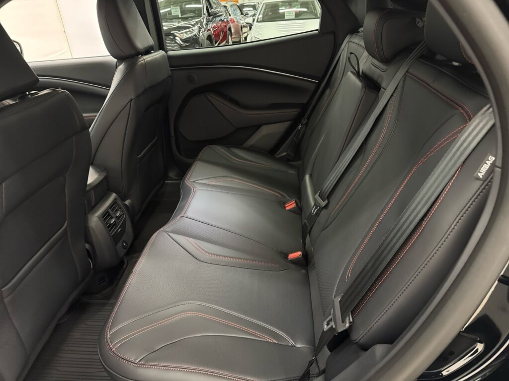 Ford Mustang Mach-E 2025 Musta