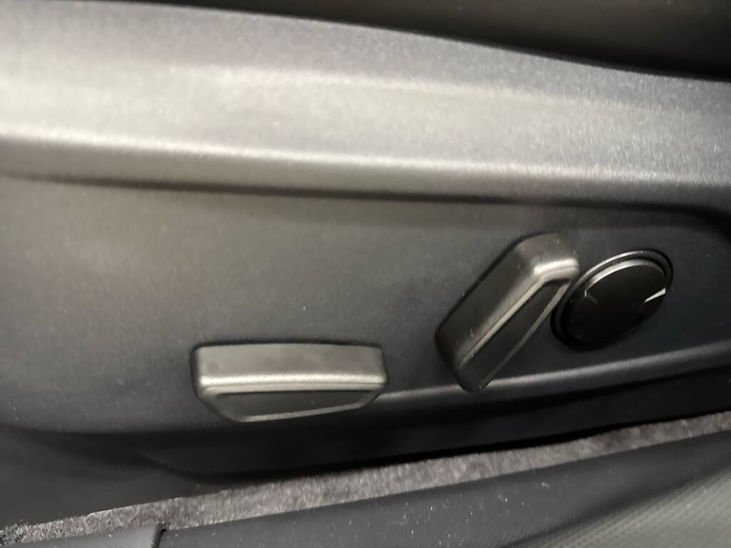 Ford Mustang Mach-E 2025 Musta