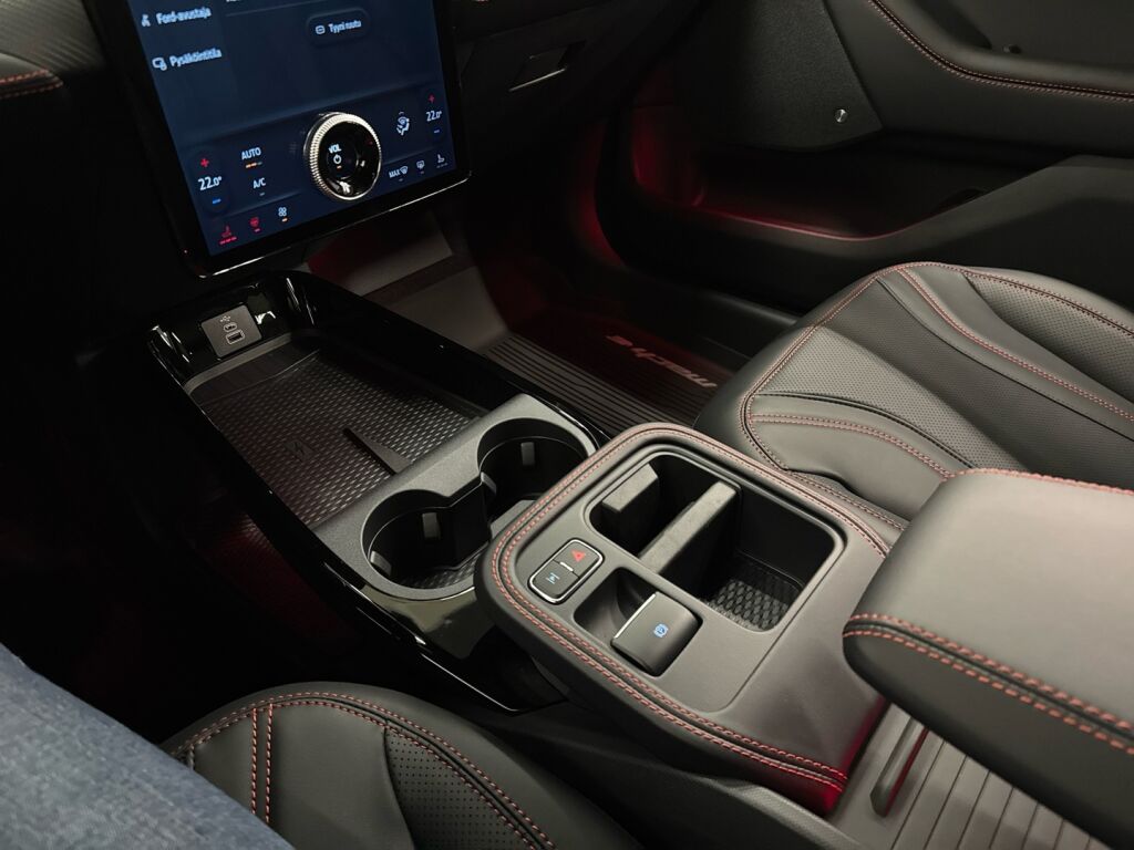 Ford Mustang Mach-E 2025 Musta