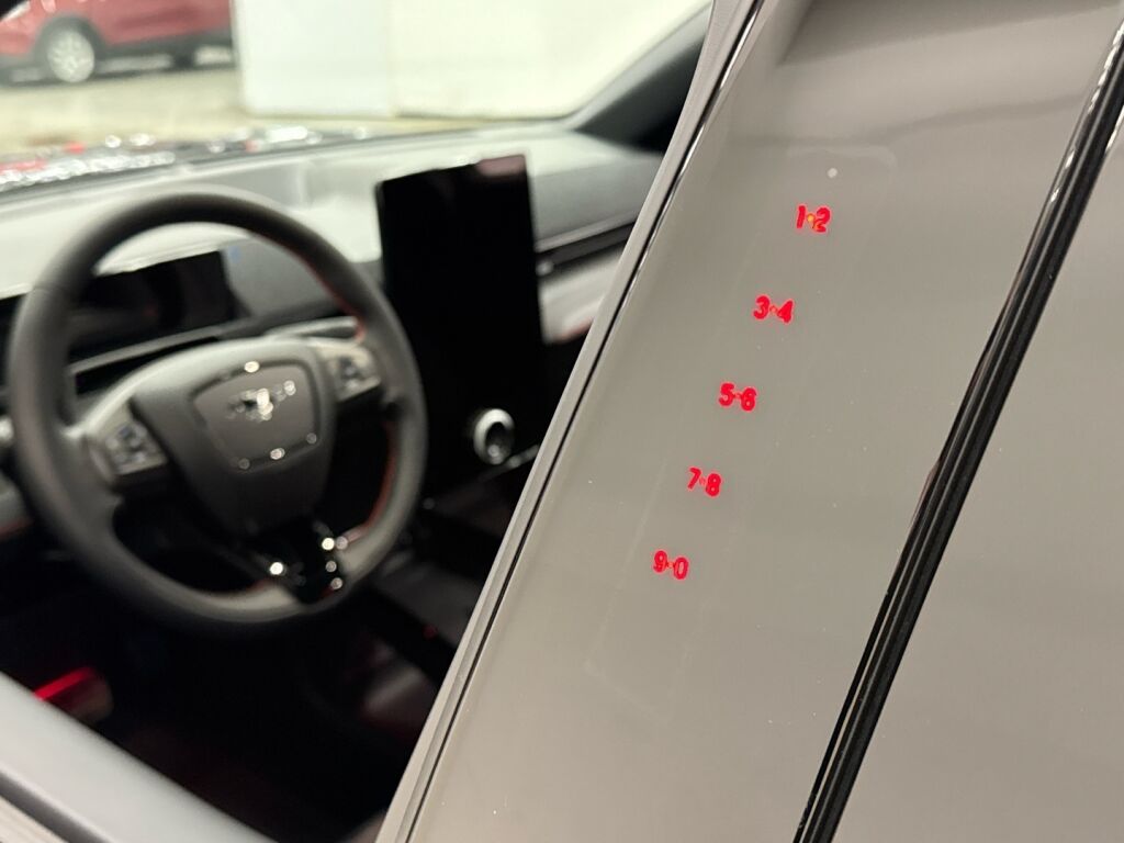 Ford Mustang Mach-E 2025 Musta