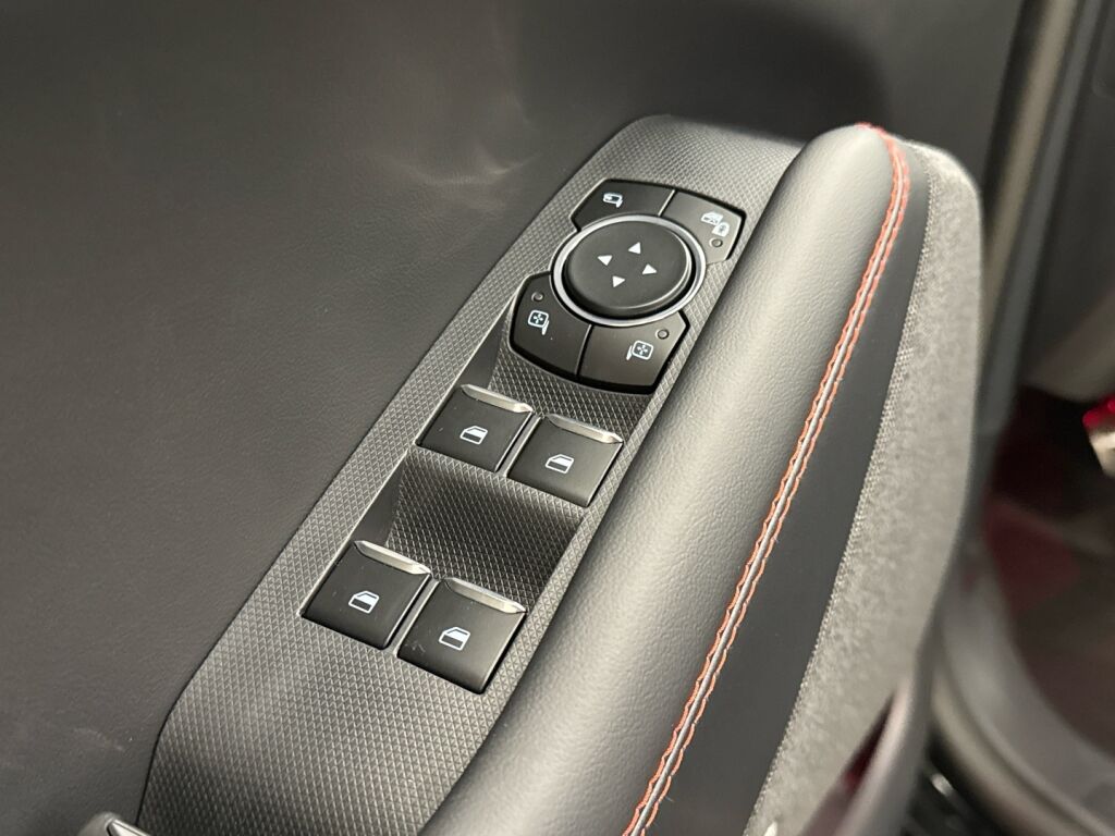 Ford Mustang Mach-E 2025 Musta