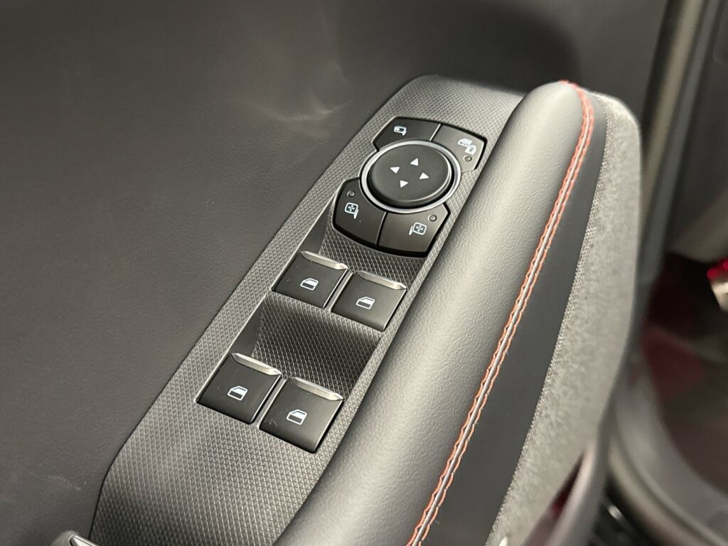 Ford Mustang Mach-E 2025 Musta