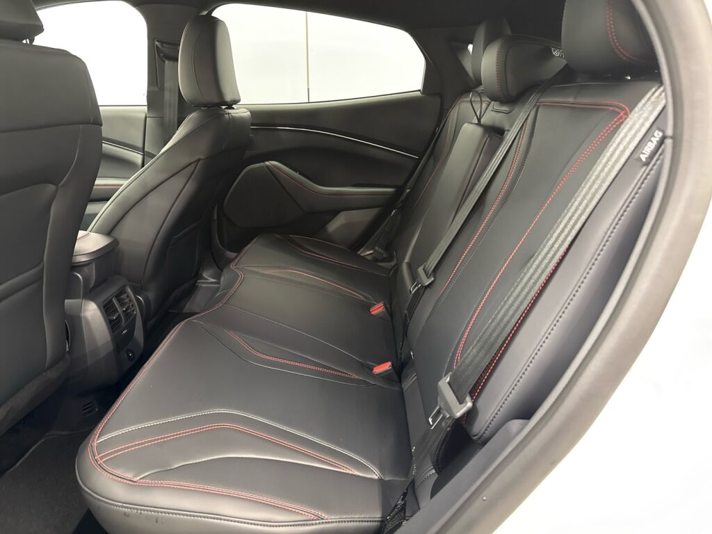 Ford Mustang Mach-E 2026 Valkoinen