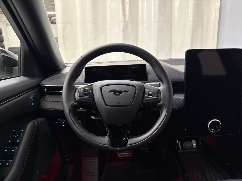 Ford Mustang Mach-E 2026 Valkoinen