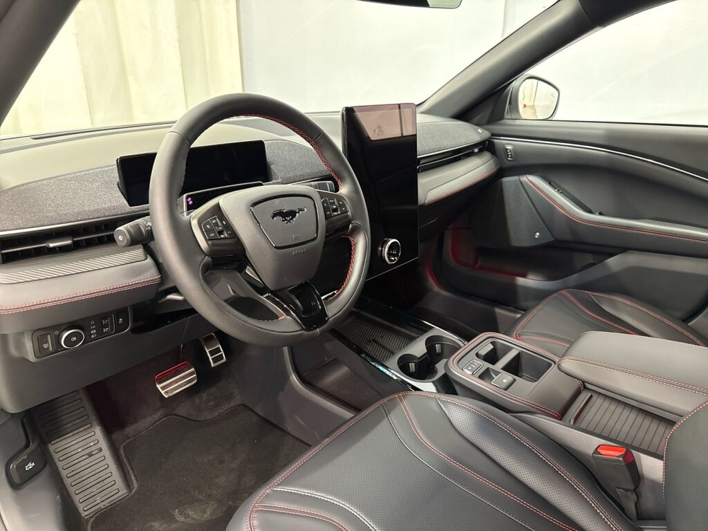 Ford Mustang Mach-E 2026 Valkoinen