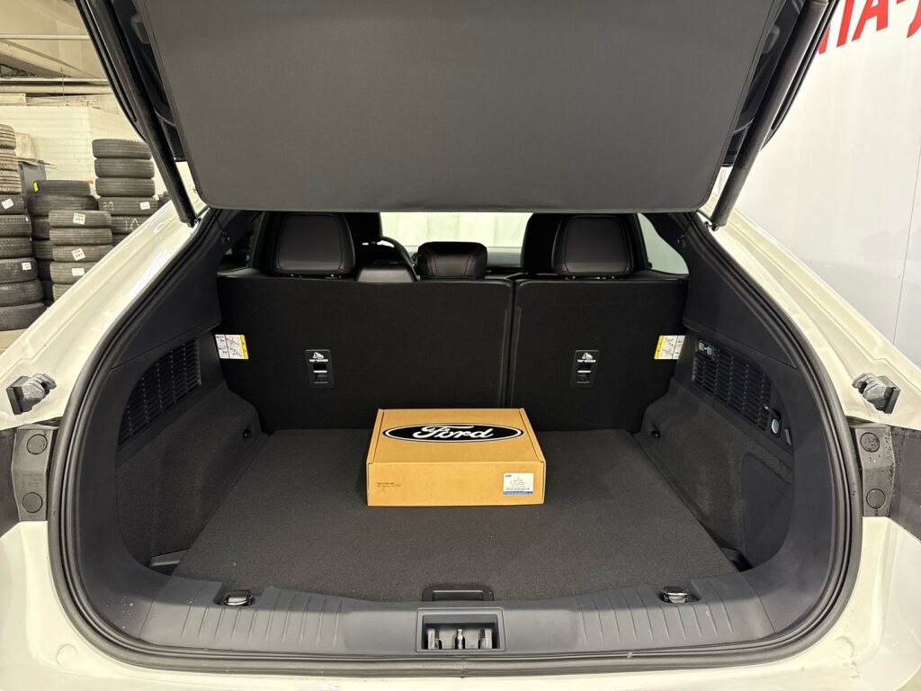 Ford Mustang Mach-E 2026 Valkoinen