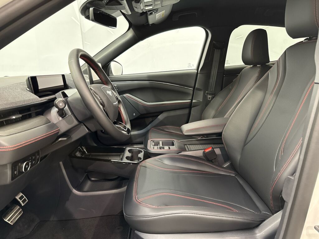 Ford Mustang Mach-E 2026 Valkoinen