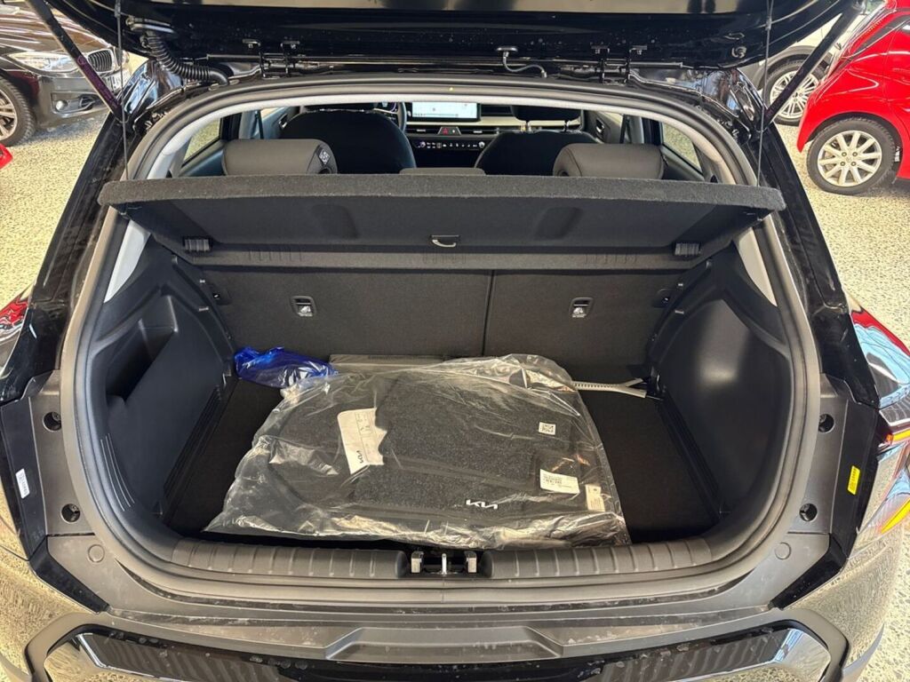 Kia Stonic 2026 Musta