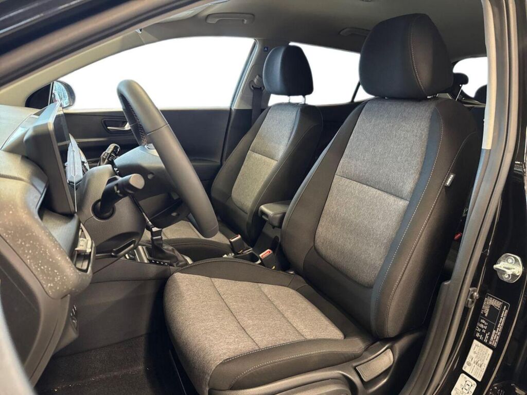 Kia Stonic 2026 Musta