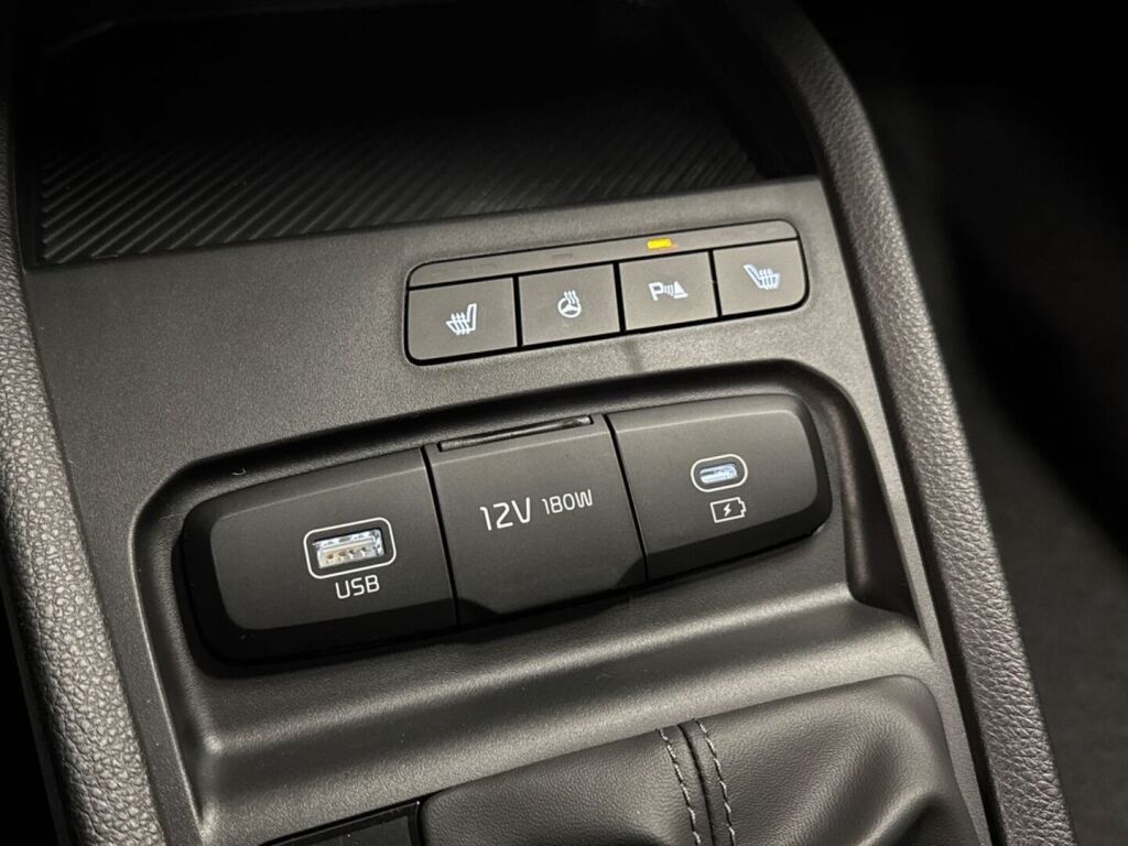 Kia Stonic 2026 Musta