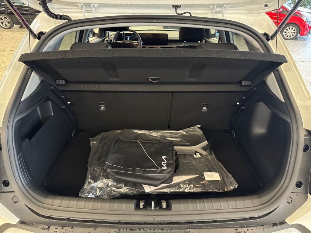 Kia Stonic 2026 Valkoinen