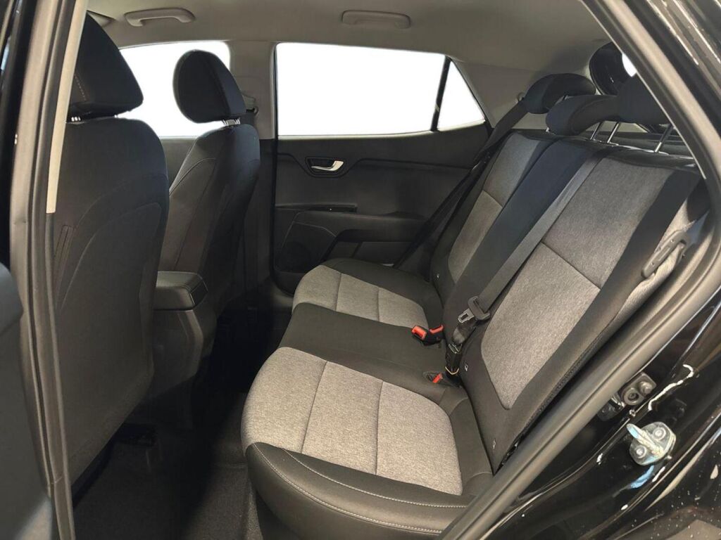 Kia Stonic 2026 Musta