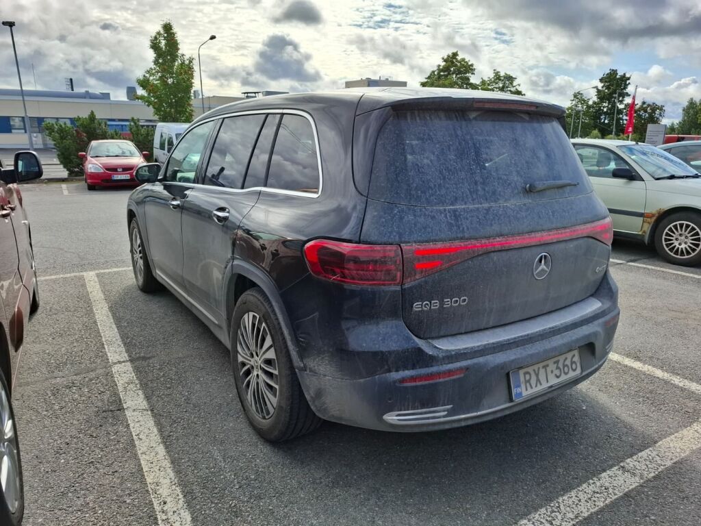Mercedes-Benz EQB 2025 Musta